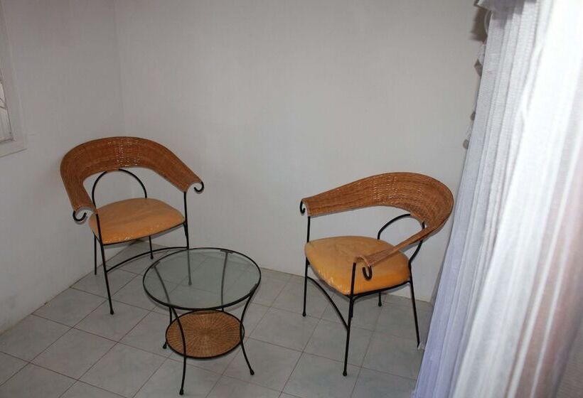 فندق Traveller's Lodge