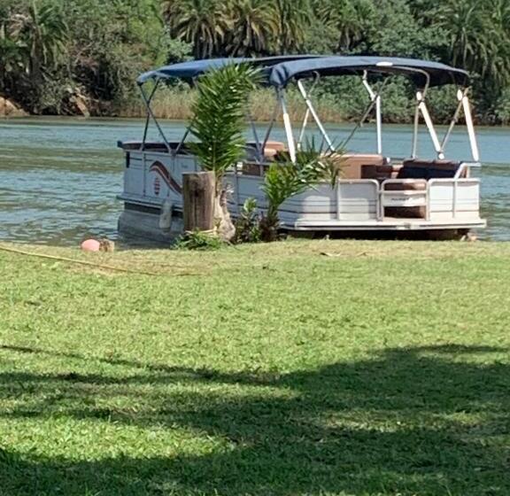 בית מלון כפרי Umtamvuna River Lodge