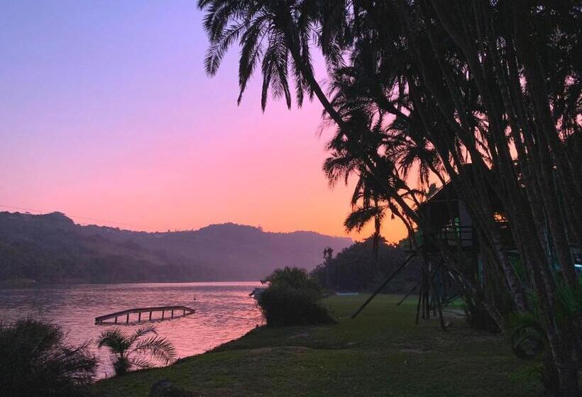 בית מלון כפרי Umtamvuna River Lodge