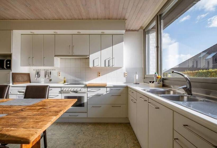 Пансион Flanders Fields Cottage Beveren