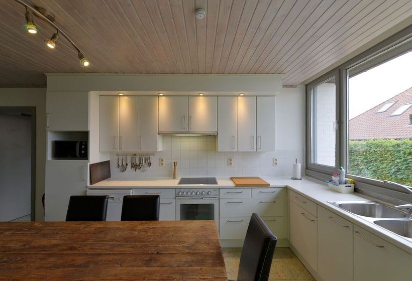 Пансион Flanders Fields Cottage Beveren