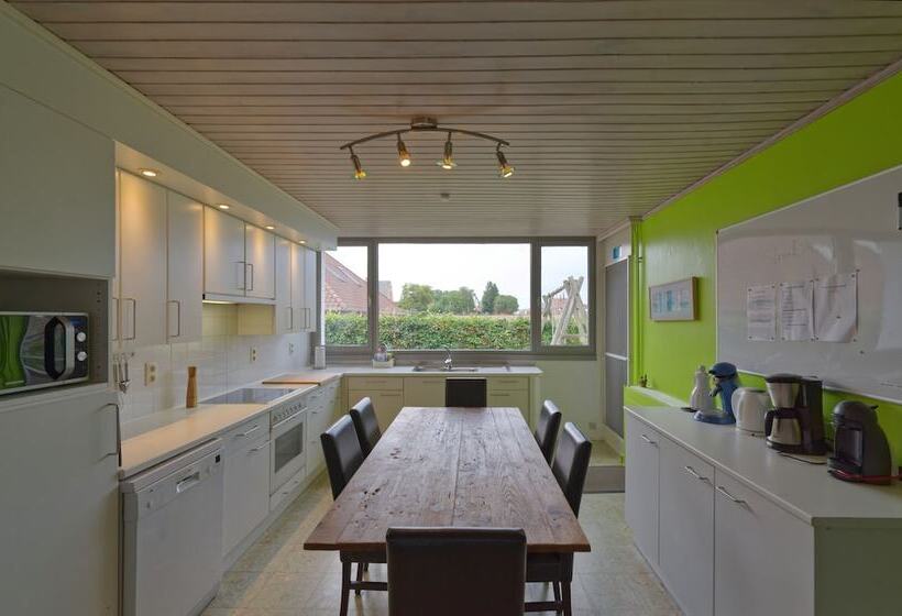 Пансион Flanders Fields Cottage Beveren