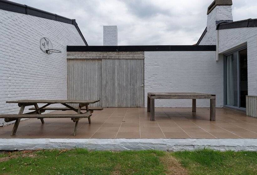 Пансион Flanders Fields Cottage Beveren