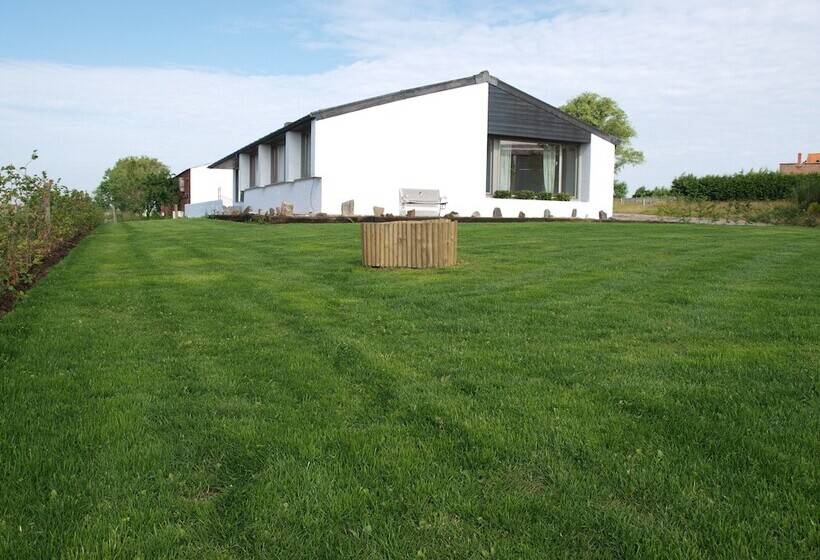 Пансион Flanders Fields Cottage Beveren