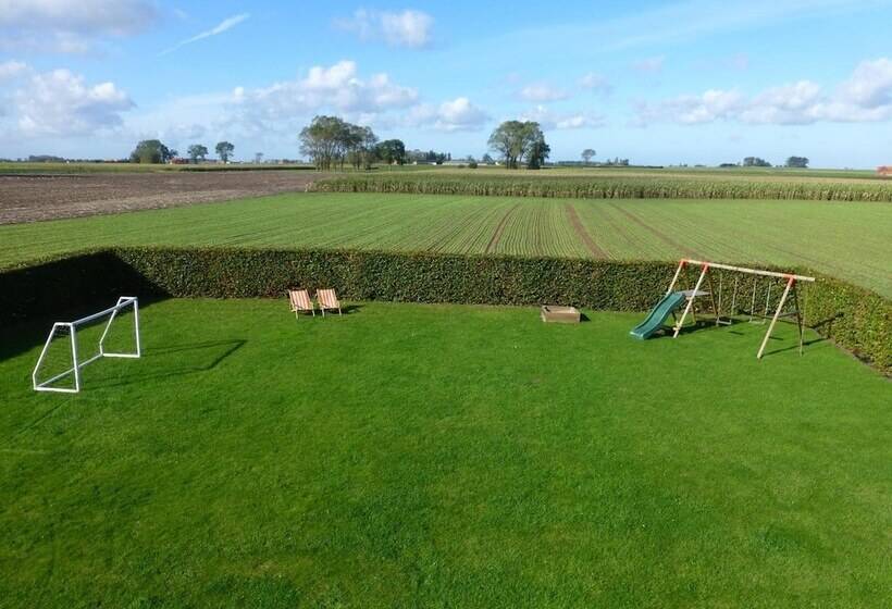 Пансион Flanders Fields Cottage Beveren