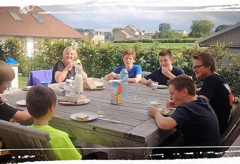 Пансион Flanders Fields Cottage Beveren