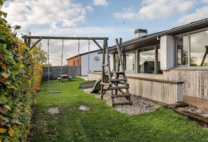 Пансион Flanders Fields Cottage Beveren