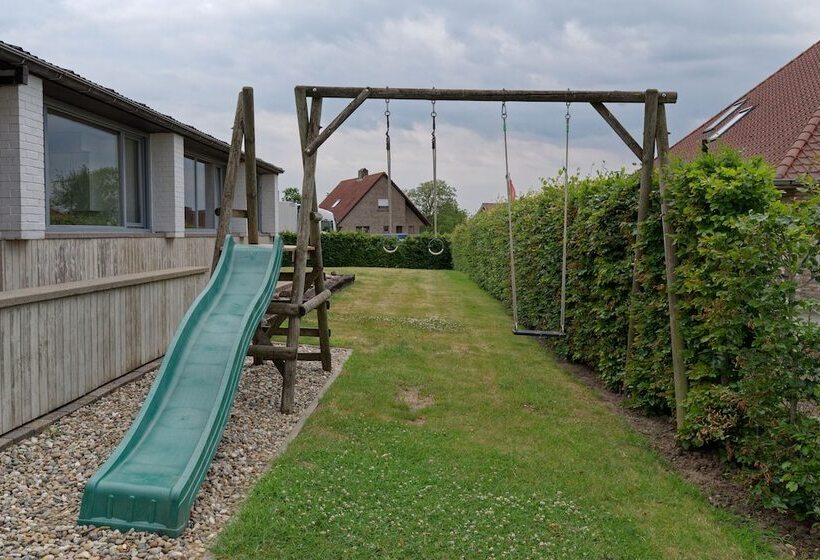 Пансион Flanders Fields Cottage Beveren