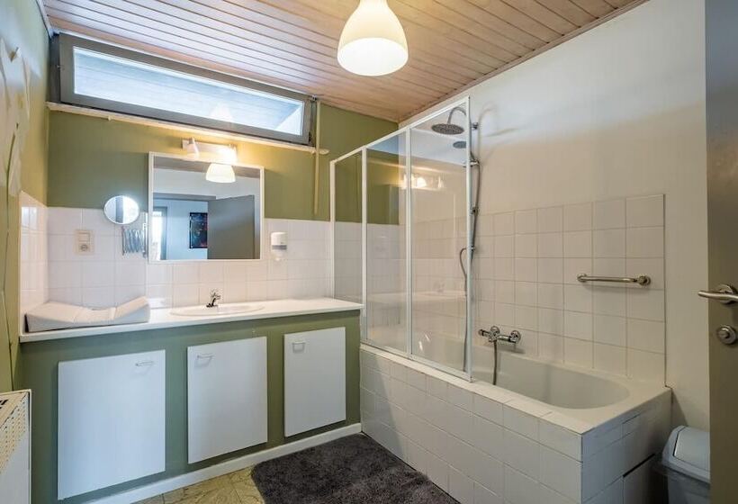 Пансион Flanders Fields Cottage Beveren