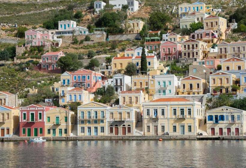 פנסיון Maravelia S Rooms