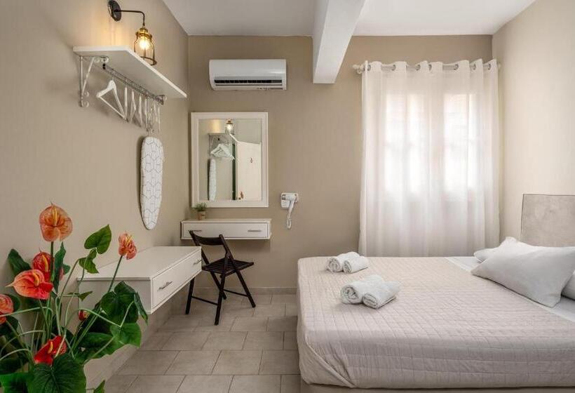 פנסיון Maravelia S Rooms