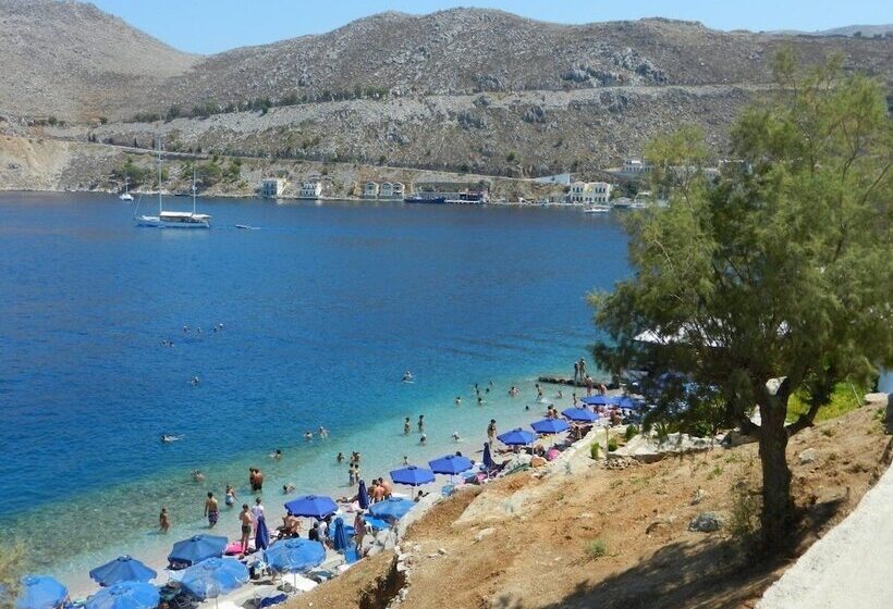 פנסיון Maravelia S Rooms