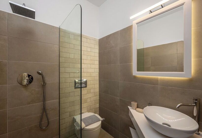 פנסיון Maravelia S Rooms