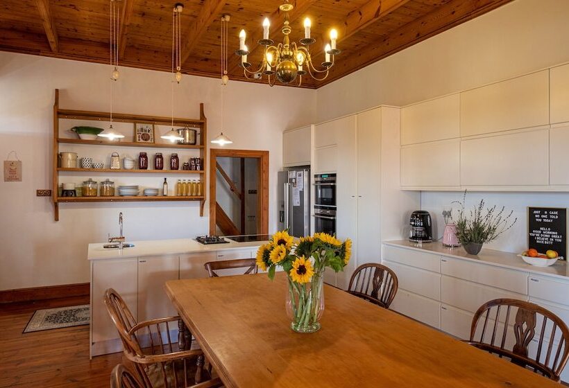 펜션 Merindol Manor