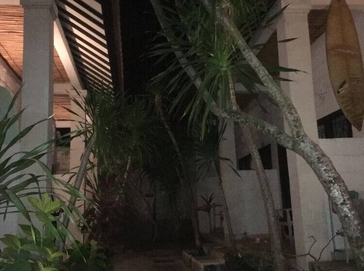 بنسيون Padang Padang Breeze