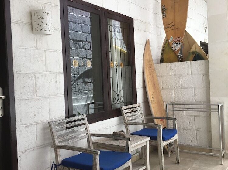 بنسيون Padang Padang Breeze