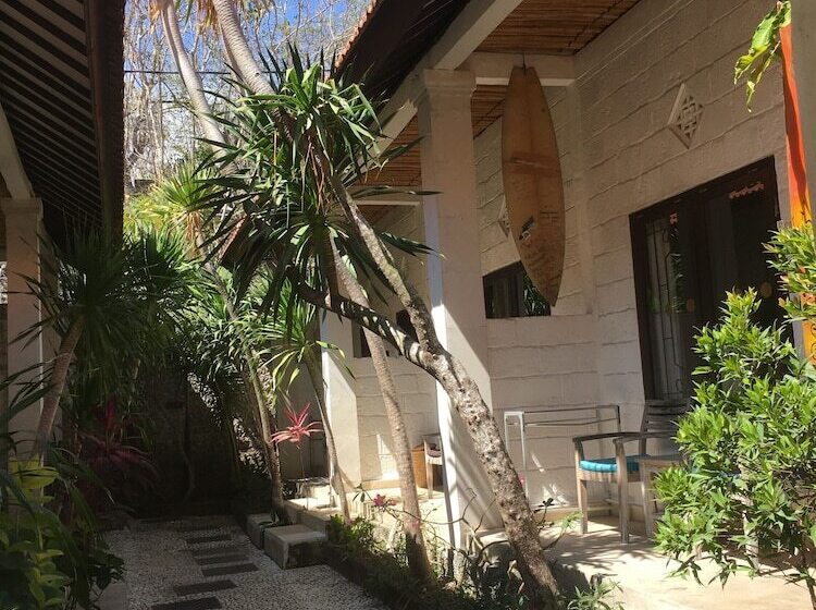 بنسيون Padang Padang Breeze