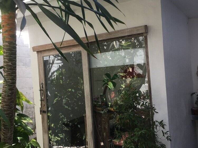 بنسيون Padang Padang Breeze