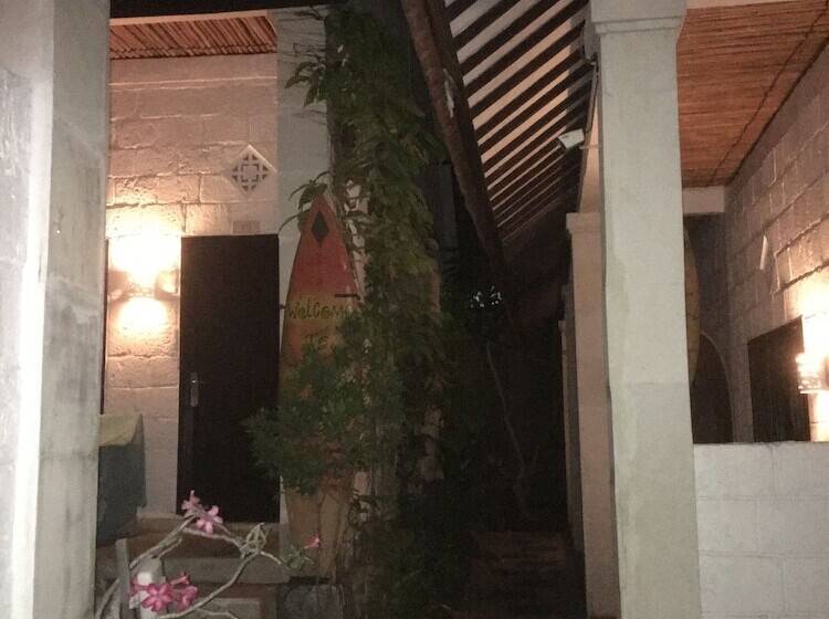 بنسيون Padang Padang Breeze