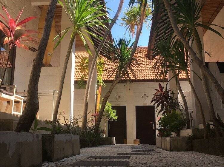 بنسيون Padang Padang Breeze