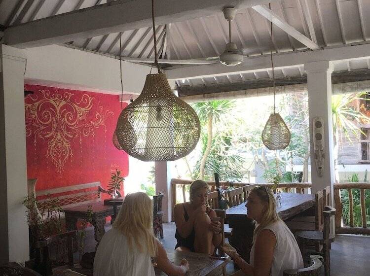 بنسيون Padang Padang Breeze