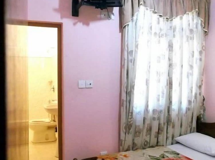 Пансион Thuvaraga Rest