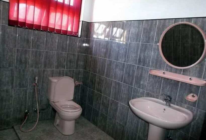 Пансион Thuvaraga Rest