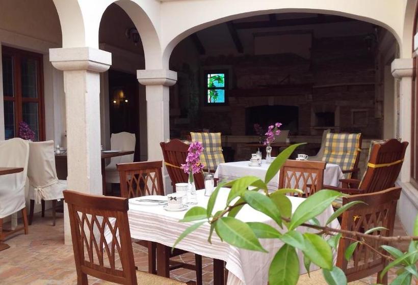 بنسيون Villa Pasis