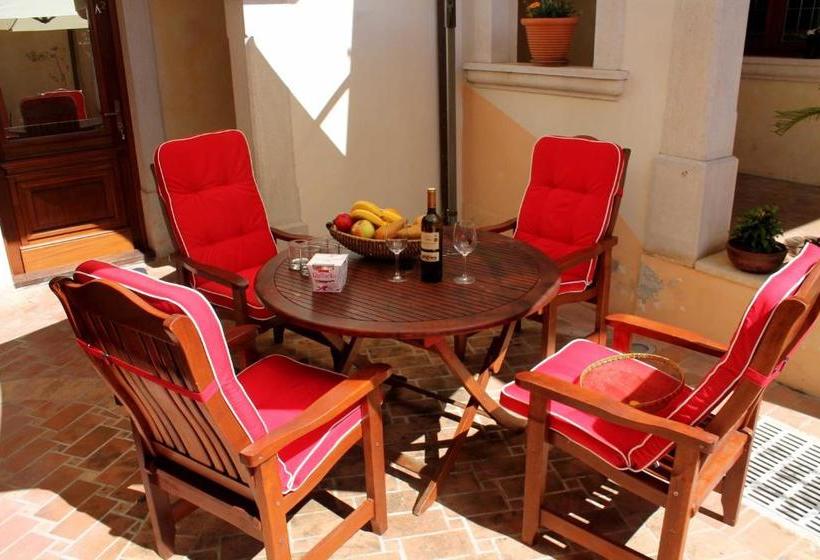 פנסיון Villa Pasis