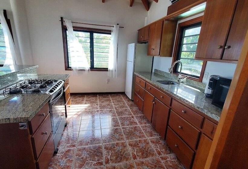 אתר נופש Maya Beach