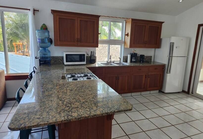 אתר נופש Maya Beach