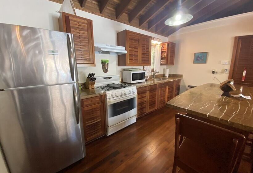 אתר נופש Maya Beach