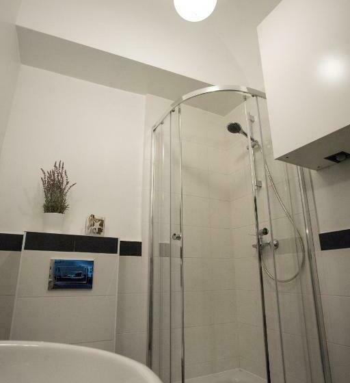 Scharffenberg Apartments Main Square