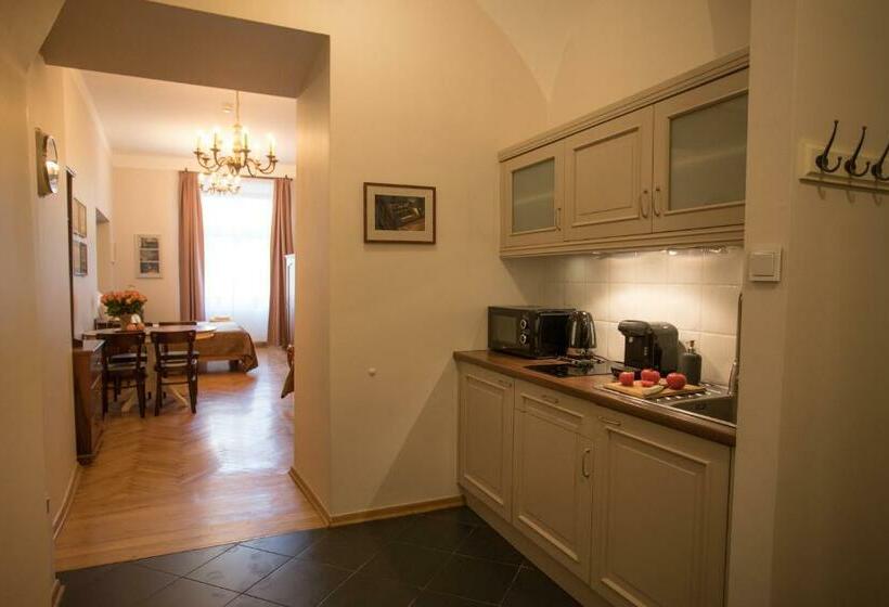 Scharffenberg Apartments Main Square