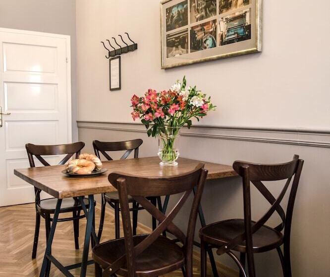 Scharffenberg Apartments Main Square