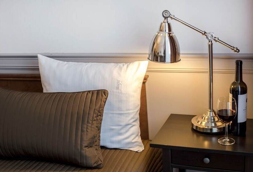 Scharffenberg Apartments Main Square