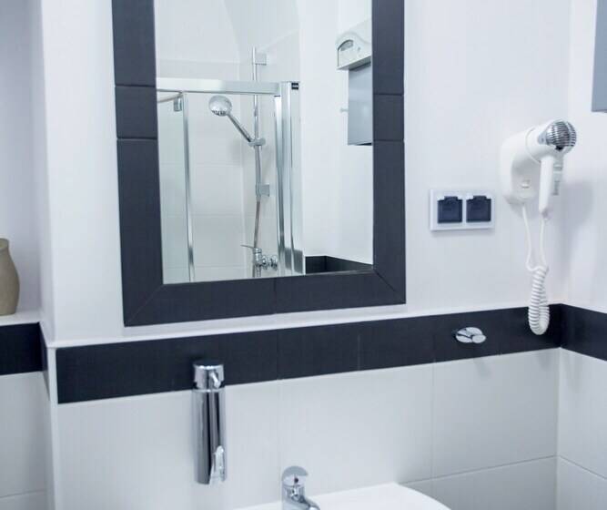 Scharffenberg Apartments Main Square