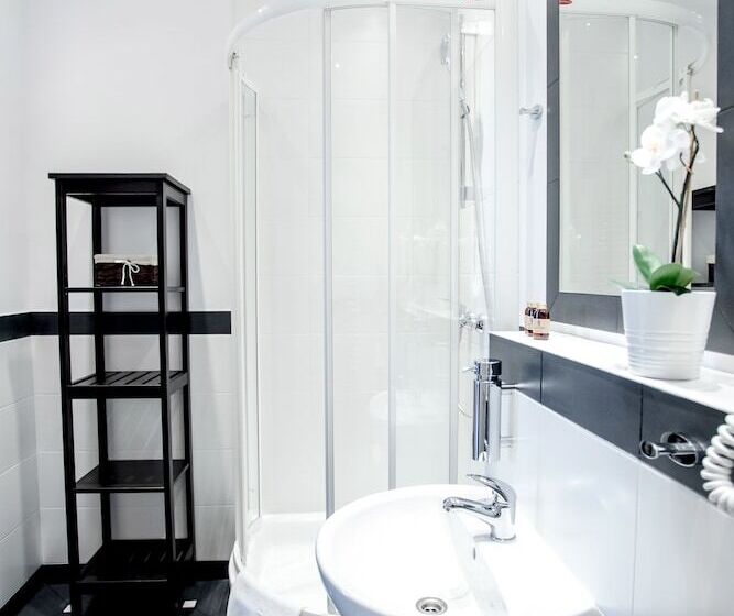 Scharffenberg Apartments Main Square