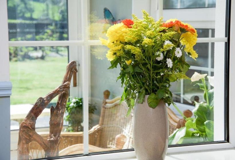 The Rose Garden Bed & Breakfast And Cafe