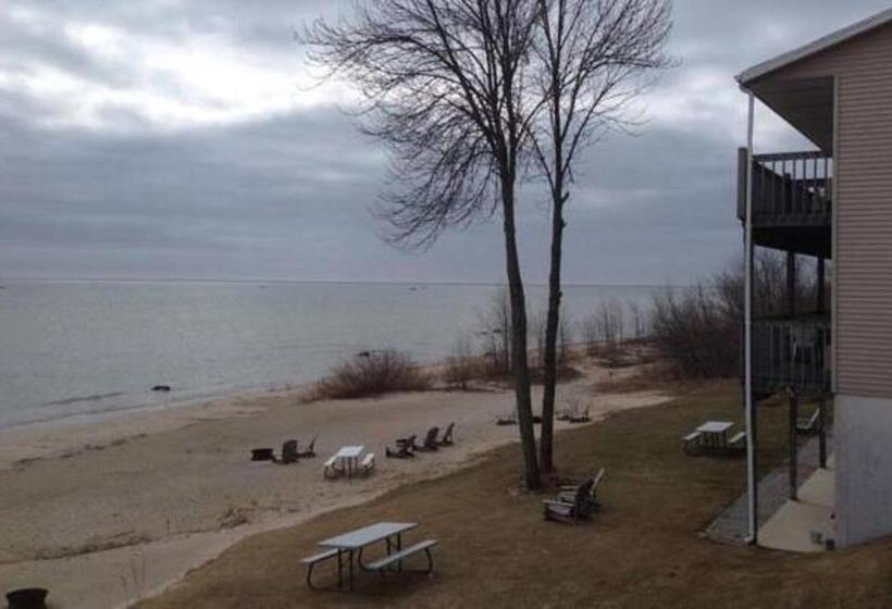 Algoma Beach Motel