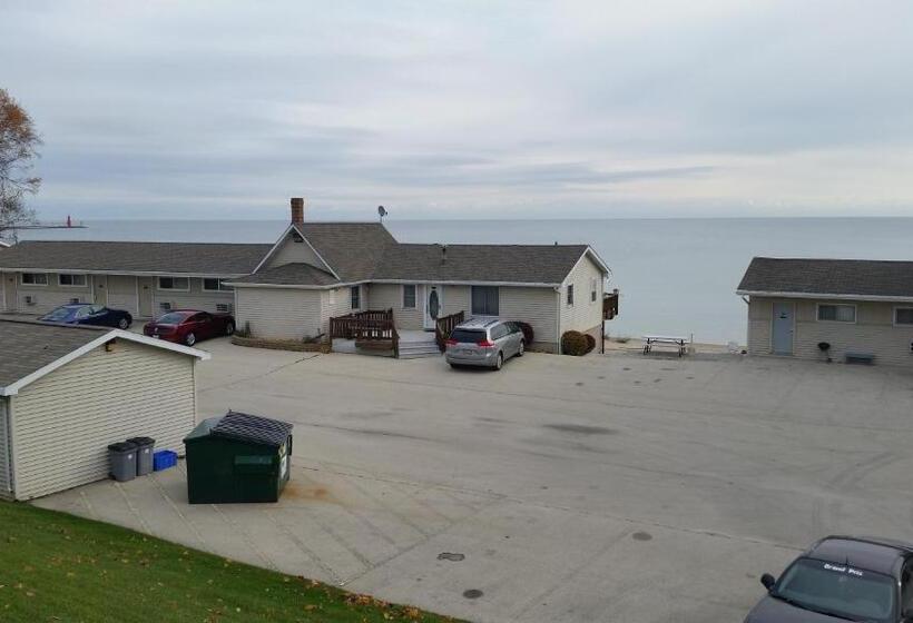 Algoma Beach Motel