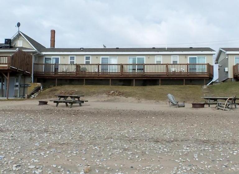 Algoma Beach Motel