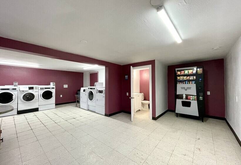 Annie Oakley Motel Oakley