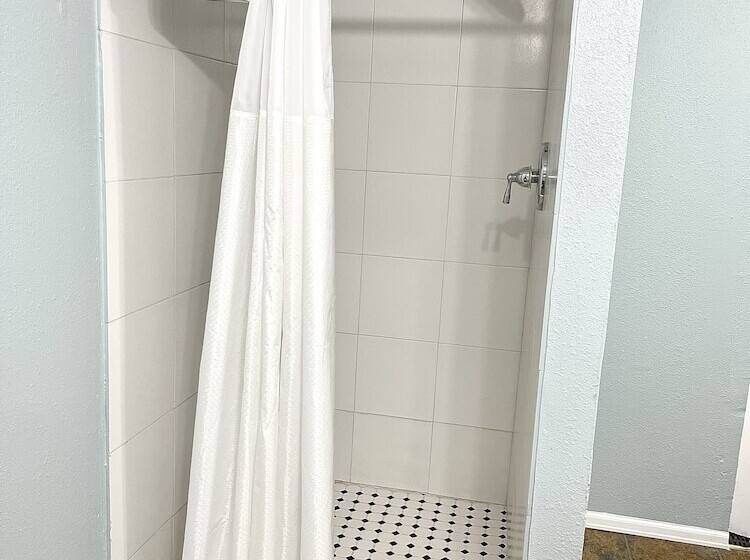 Annie Oakley Motel Oakley