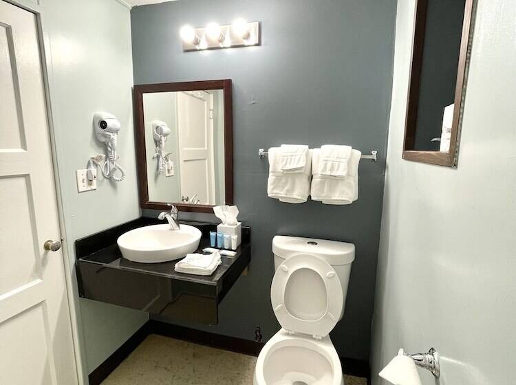 Annie Oakley Motel Oakley