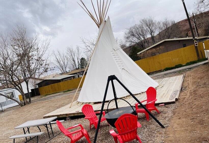 Apache Motel