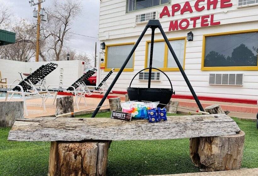 Apache Motel