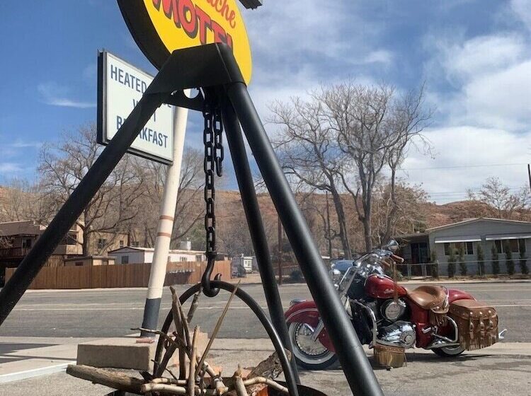 Apache Motel