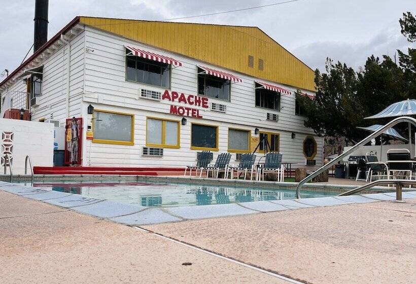 Apache Motel