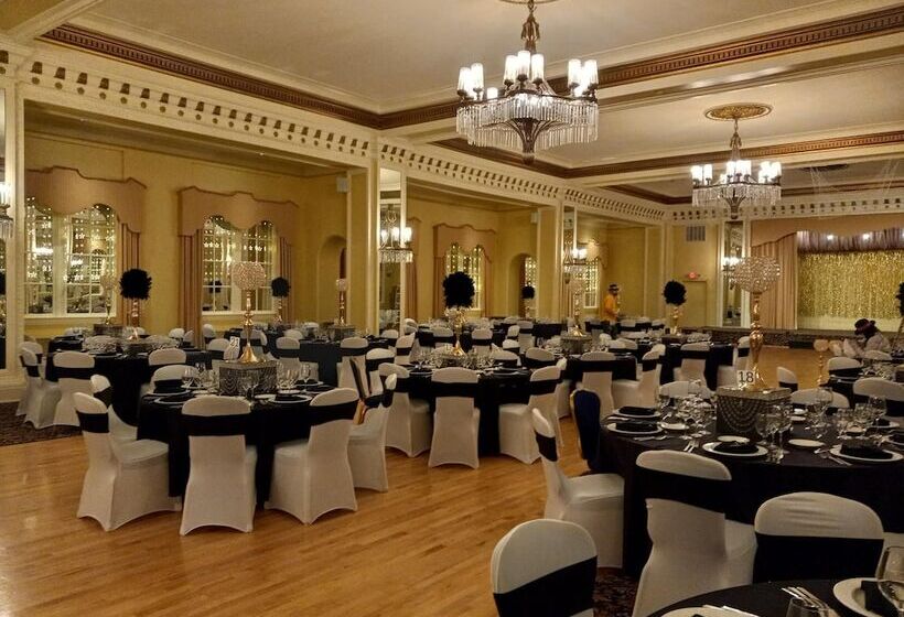 Arlington Resort Hotel & Spa